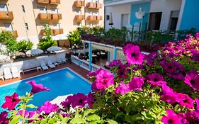 Hotel Villa Dei Fiori - Sul Mare Con Piscina