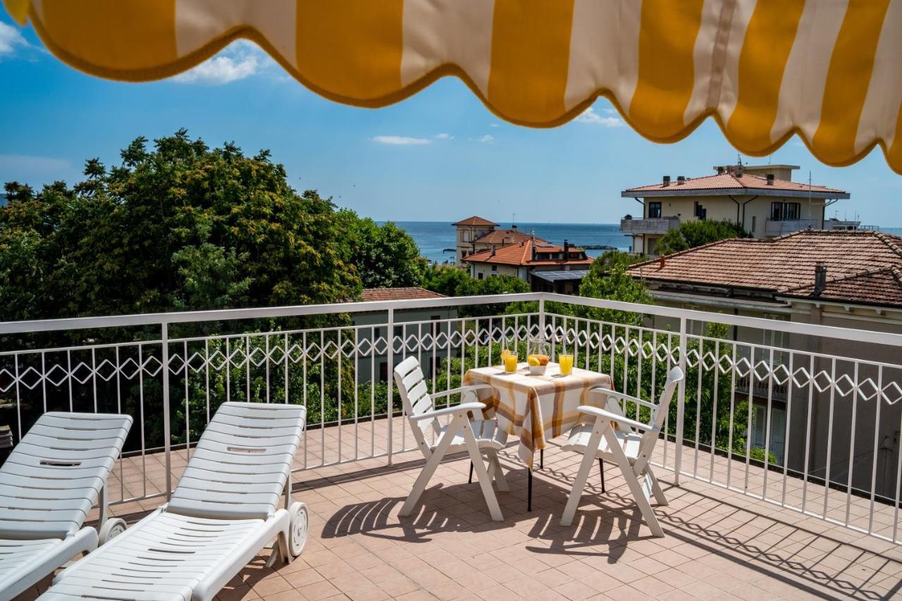 Hotel Villa Dei Fiori - Sul Mare Con Piscina Viserbella di Rimini Exterior foto