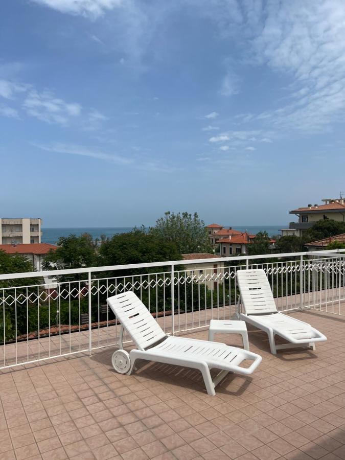 Hotel Villa Dei Fiori - Sul Mare Con Piscina Viserbella di Rimini Exterior foto